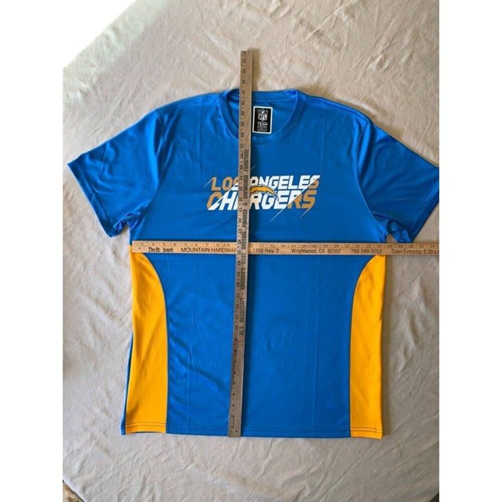 Chargers NFL TEAM Apparel Men's XXL Short Sleeve Microfiber Shirt - EUC